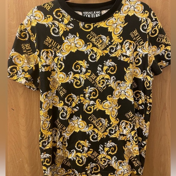 Versace Baroque print tshirt with
VJC spellout size M-fit like small - Picture 3 of 10
